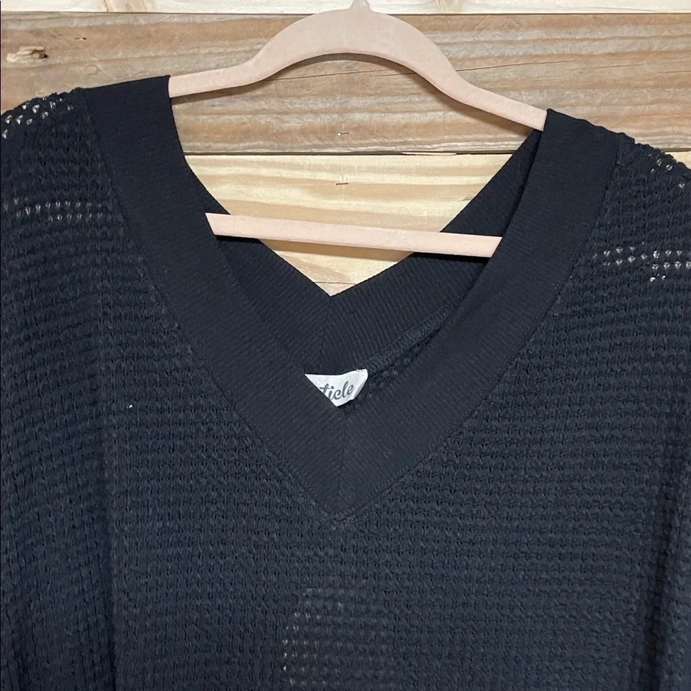 Listicle size Large Black V-neck Super Soft Lightweight Sweater - Picture 3 of 7